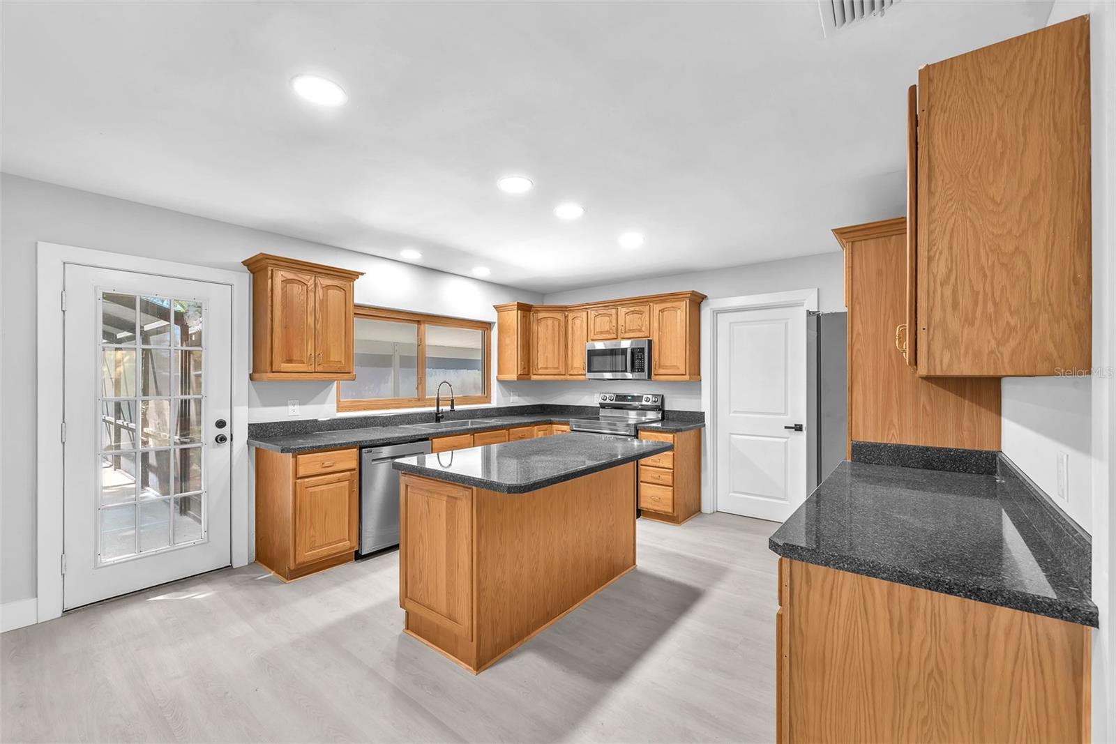 204 7TH AVE NW, RUSKIN, FL, 33570