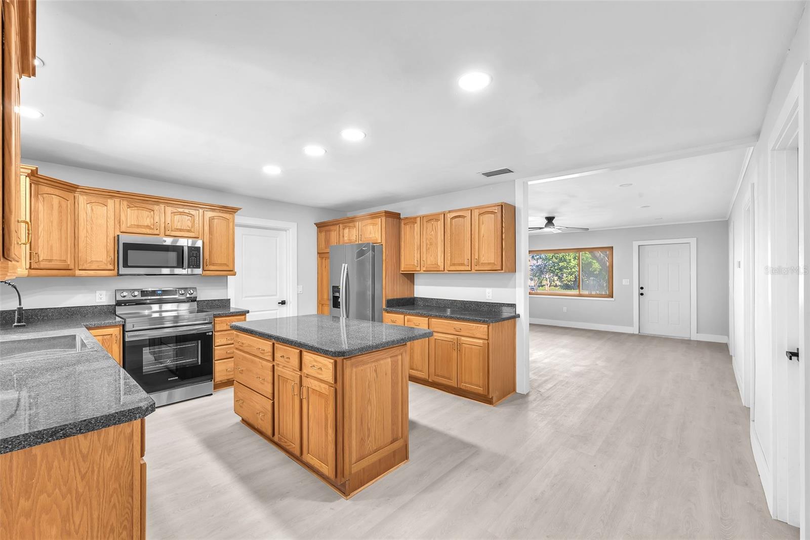 204 7TH AVE NW, RUSKIN, FL, 33570