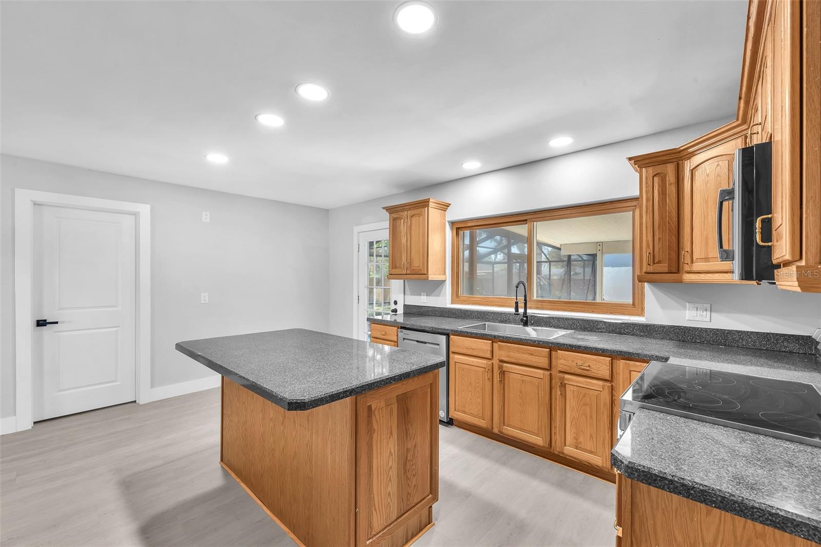 204 7TH AVE NW, RUSKIN, FL, 33570