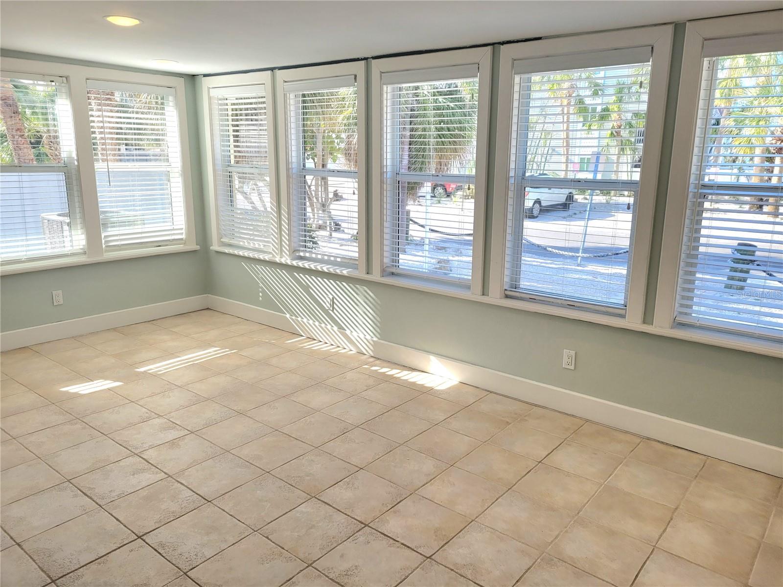 12217 SUNSHINE LN, TREASURE ISLAND, FL, 33706