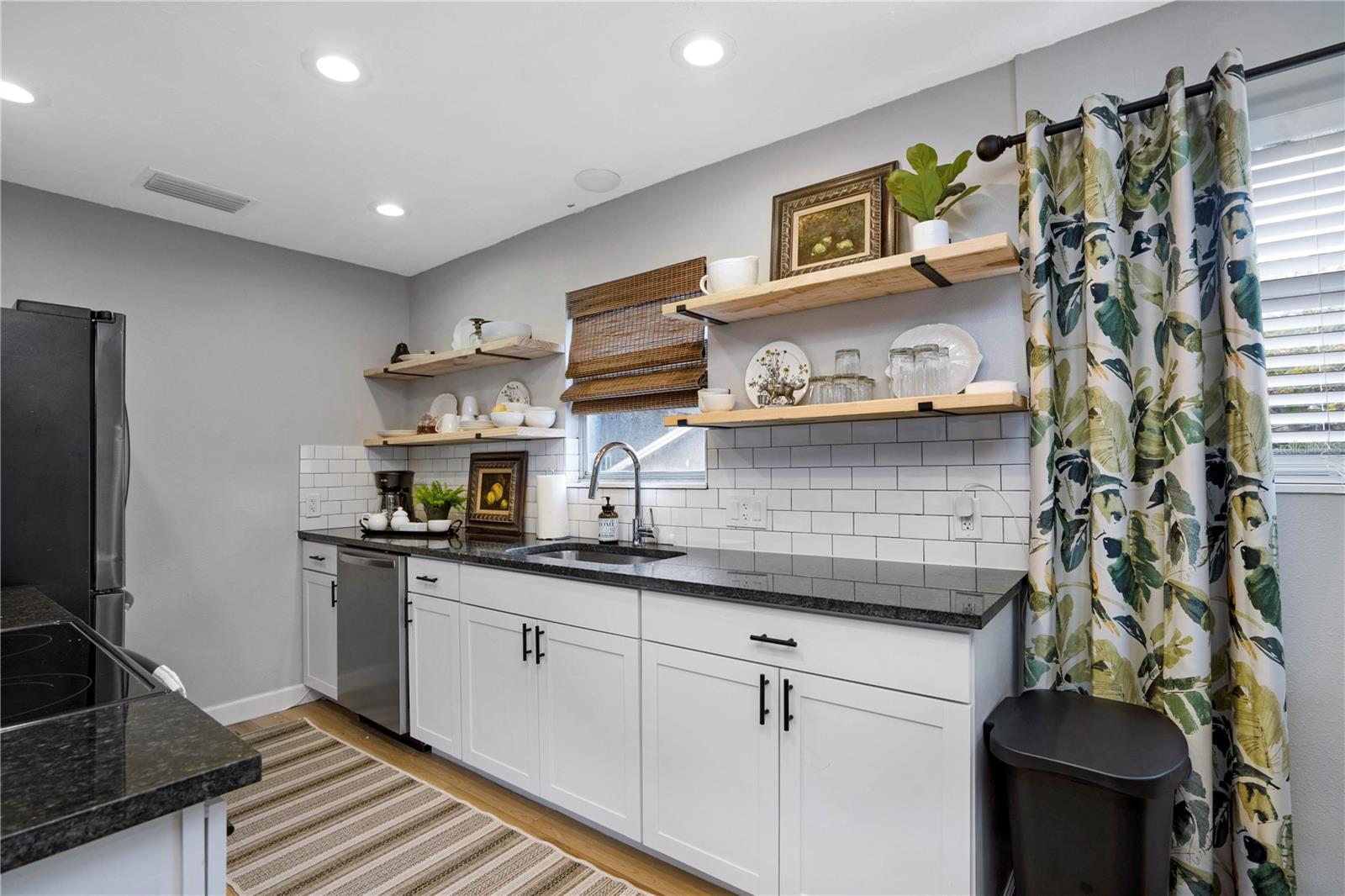 4705 HOLLINGSWORTH AVE, SARASOTA, FL, 34233