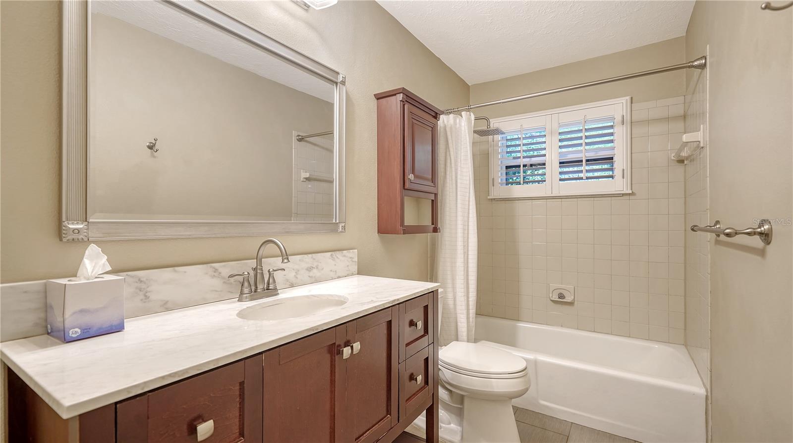 2818 INDIANWOOD WAY, SARASOTA, FL, 34232
