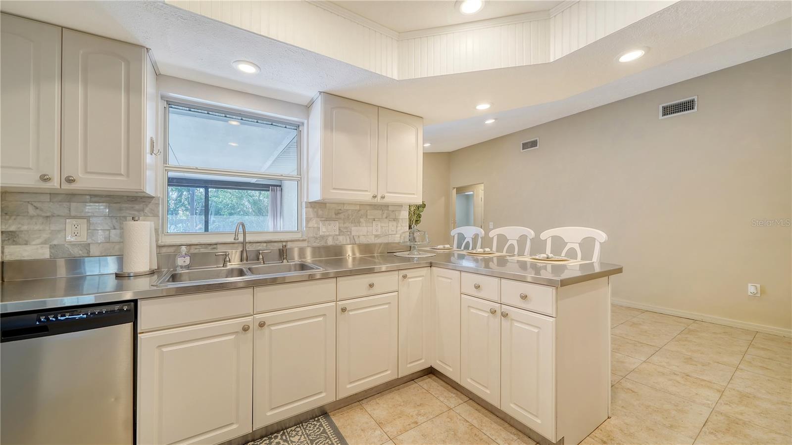 2818 INDIANWOOD WAY, SARASOTA, FL, 34232