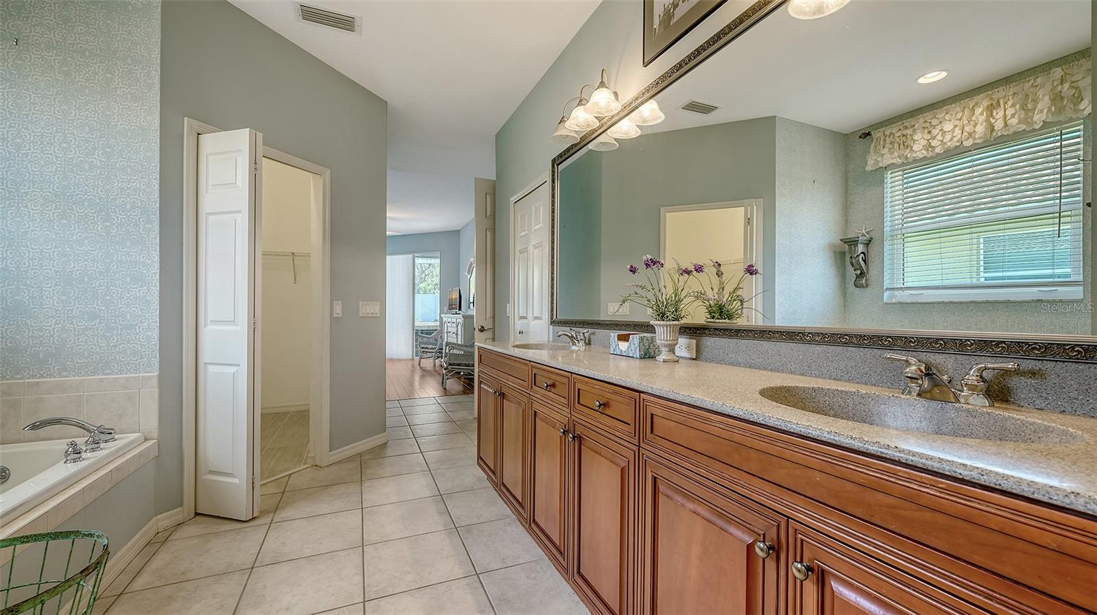 5518 EASTWIND DR, SARASOTA, FL, 34233