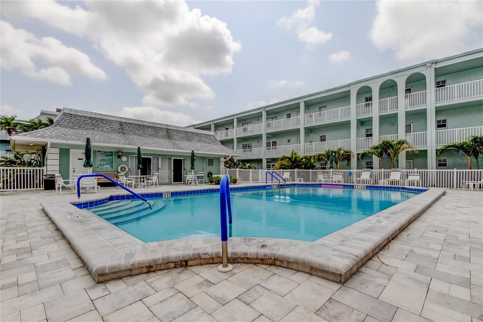 1706 BELLEAIR FOREST DR #326, BELLEAIR, FL, 33756