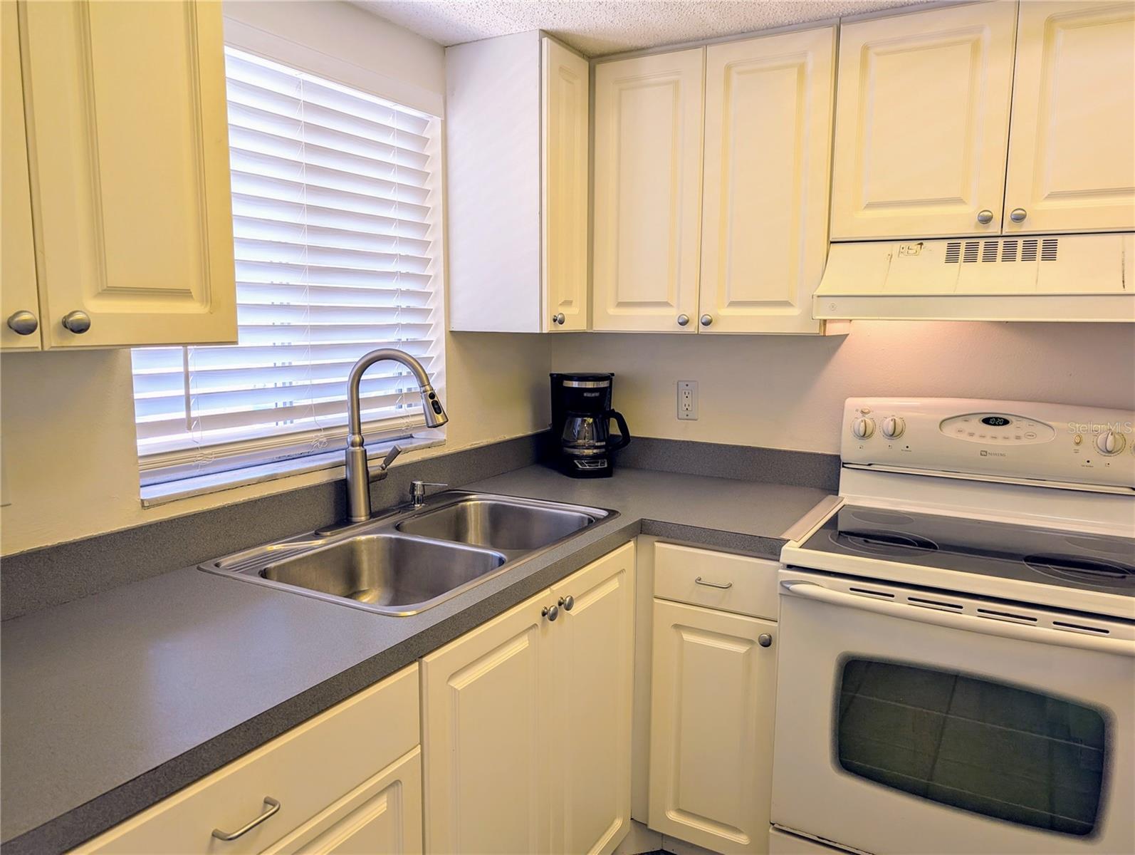 3719 LAKE BAYSHORE DR #H-204, BRADENTON, FL, 34205