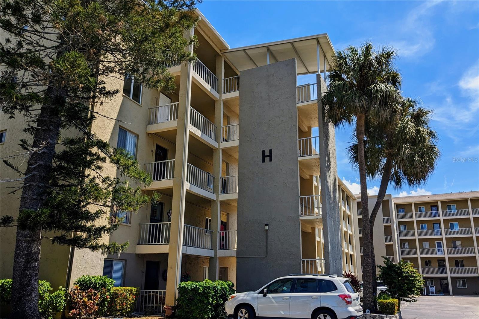 3719 LAKE BAYSHORE DR #H-204, BRADENTON, FL, 34205