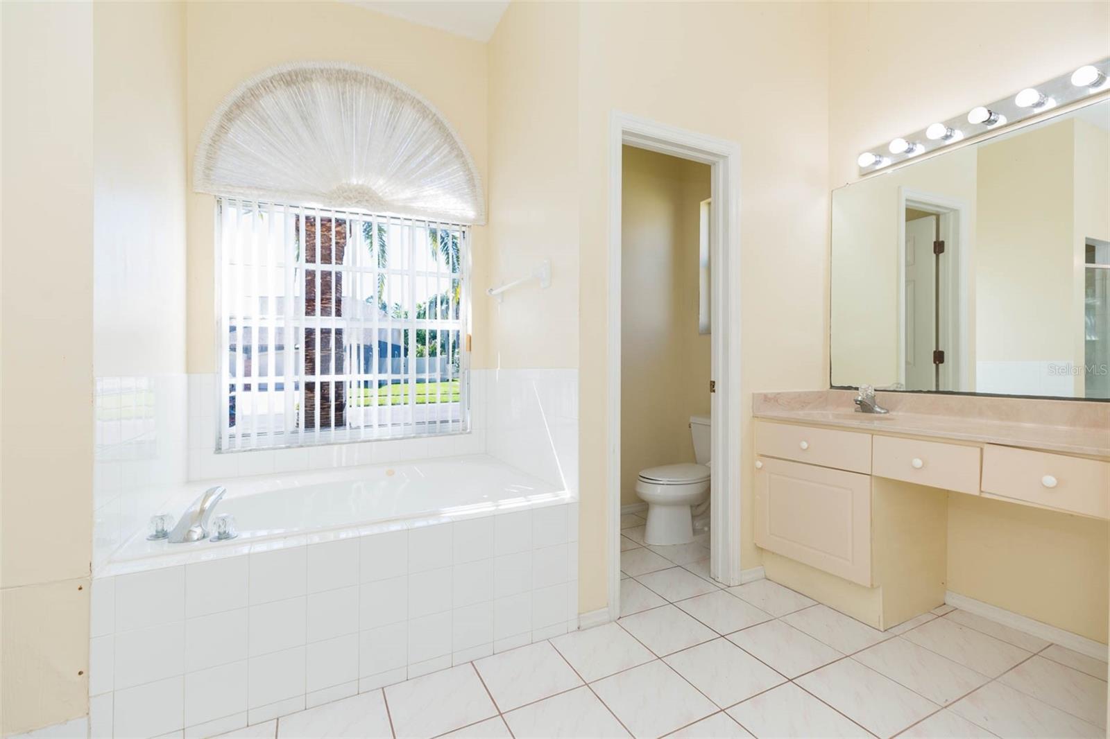 1422 DISTANT OAKS DR, WESLEY CHAPEL, FL, 33543