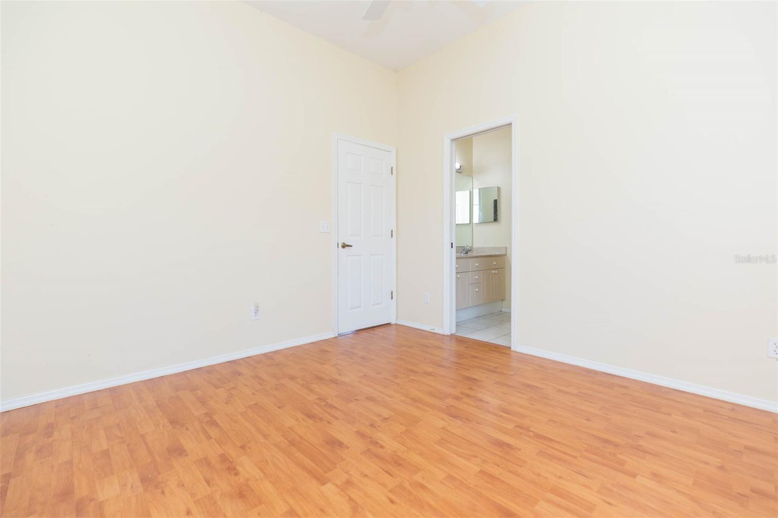 1422 DISTANT OAKS DR, WESLEY CHAPEL, FL, 33543