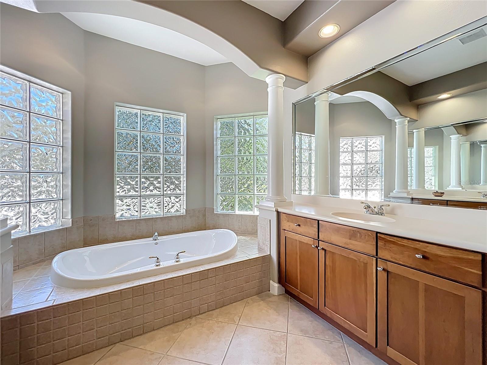 2816 NORTHAMPTON AVE, ORLANDO, FL, 32828