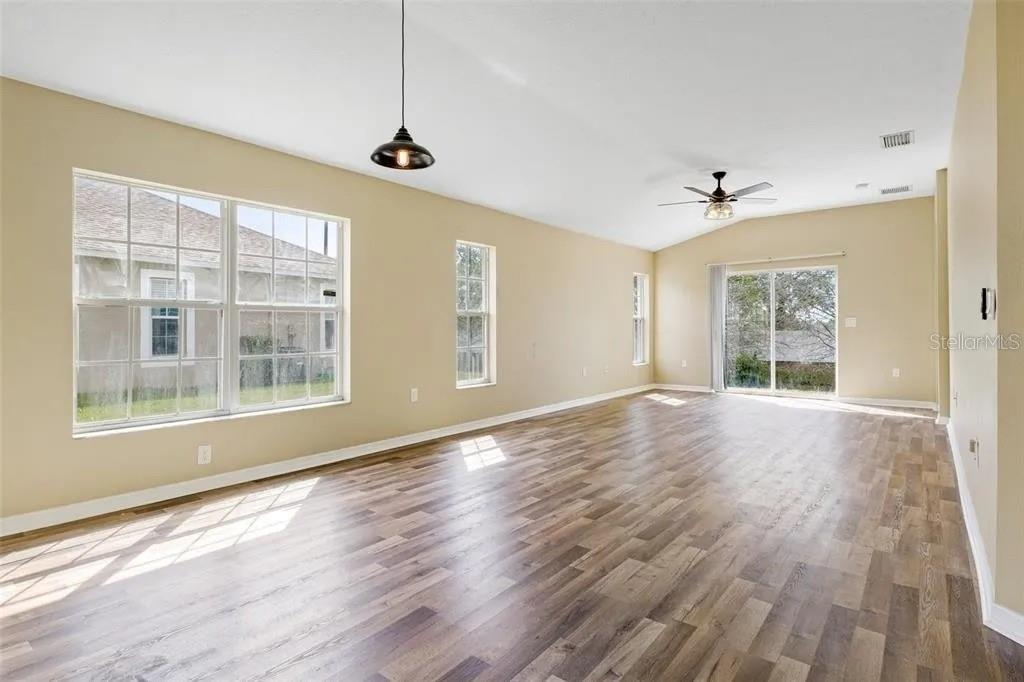 5723 AUTUMN SHIRE DR, ZEPHYRHILLS, FL, 33541