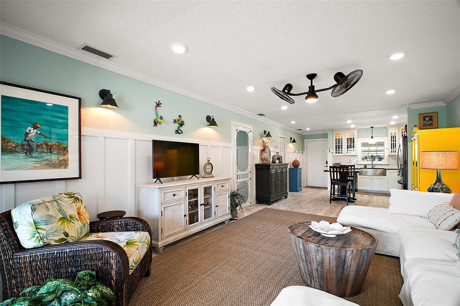 110 N TREMAIN ST #205, MOUNT DORA, FL, 32757