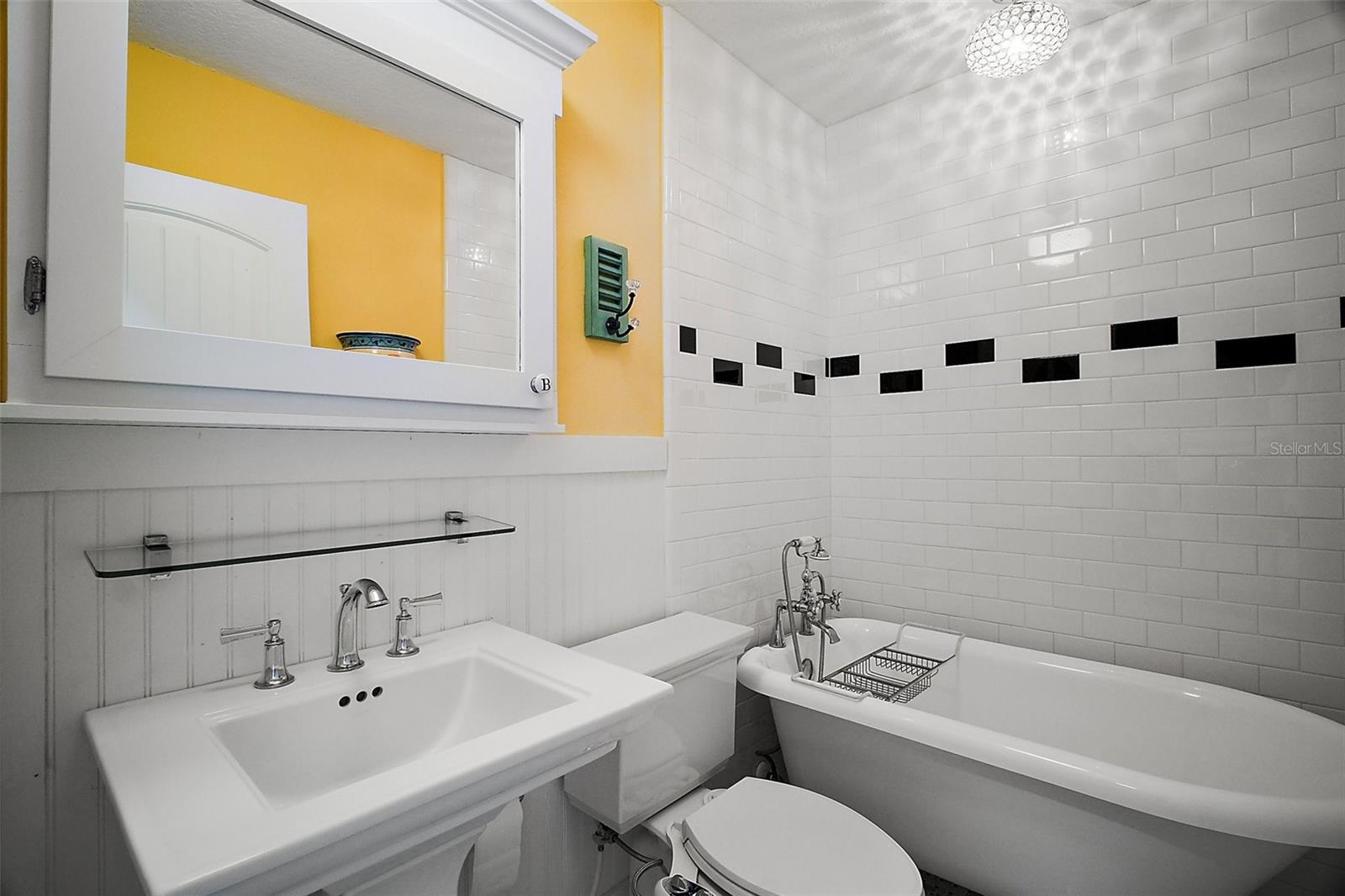 110 N TREMAIN ST #205, MOUNT DORA, FL, 32757