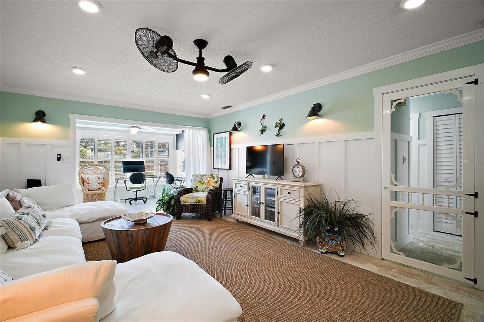 110 N TREMAIN ST #205, MOUNT DORA, FL, 32757