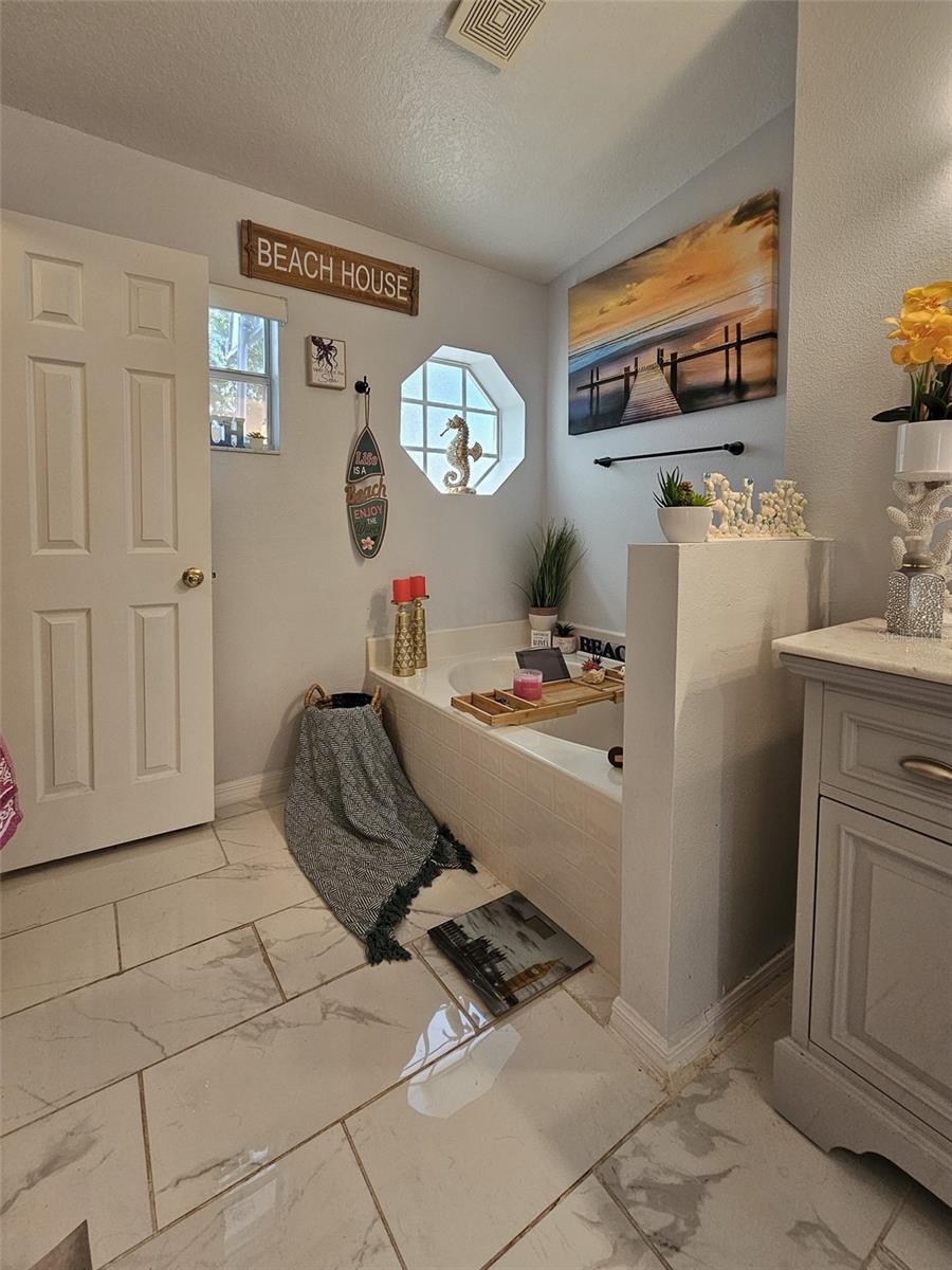 2442 FOXHOLLOW RD, TAVARES, FL, 32778
