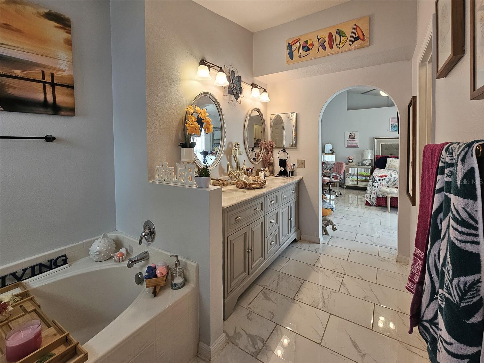 2442 FOXHOLLOW RD, TAVARES, FL, 32778