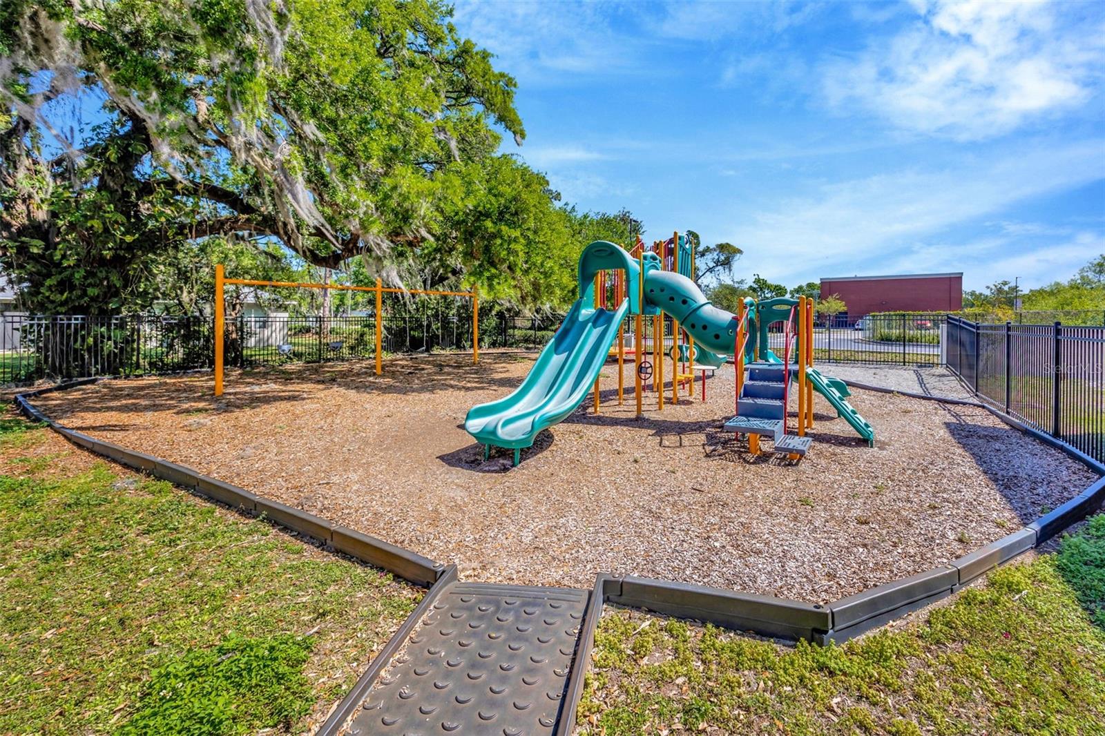 243 ALEXANDER WOODS DR, PLANT CITY, FL, 33563