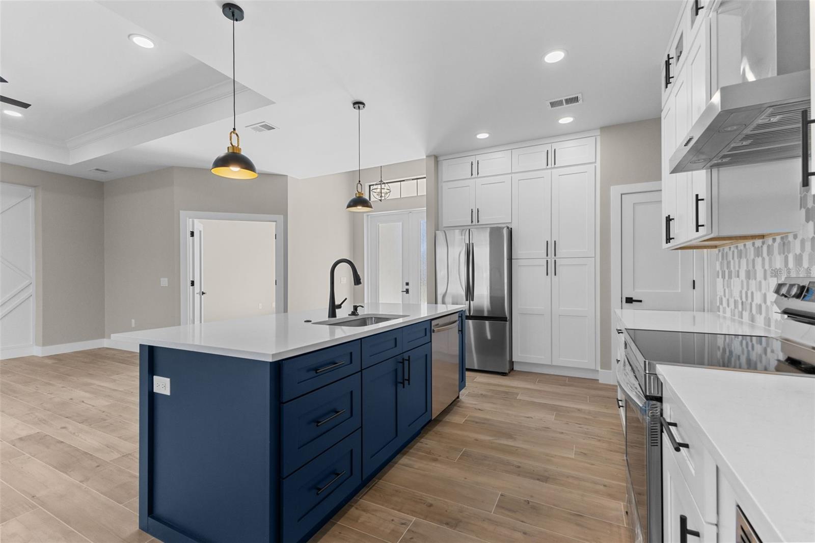 2523 DIXON TER, PORT CHARLOTTE, FL, 33981