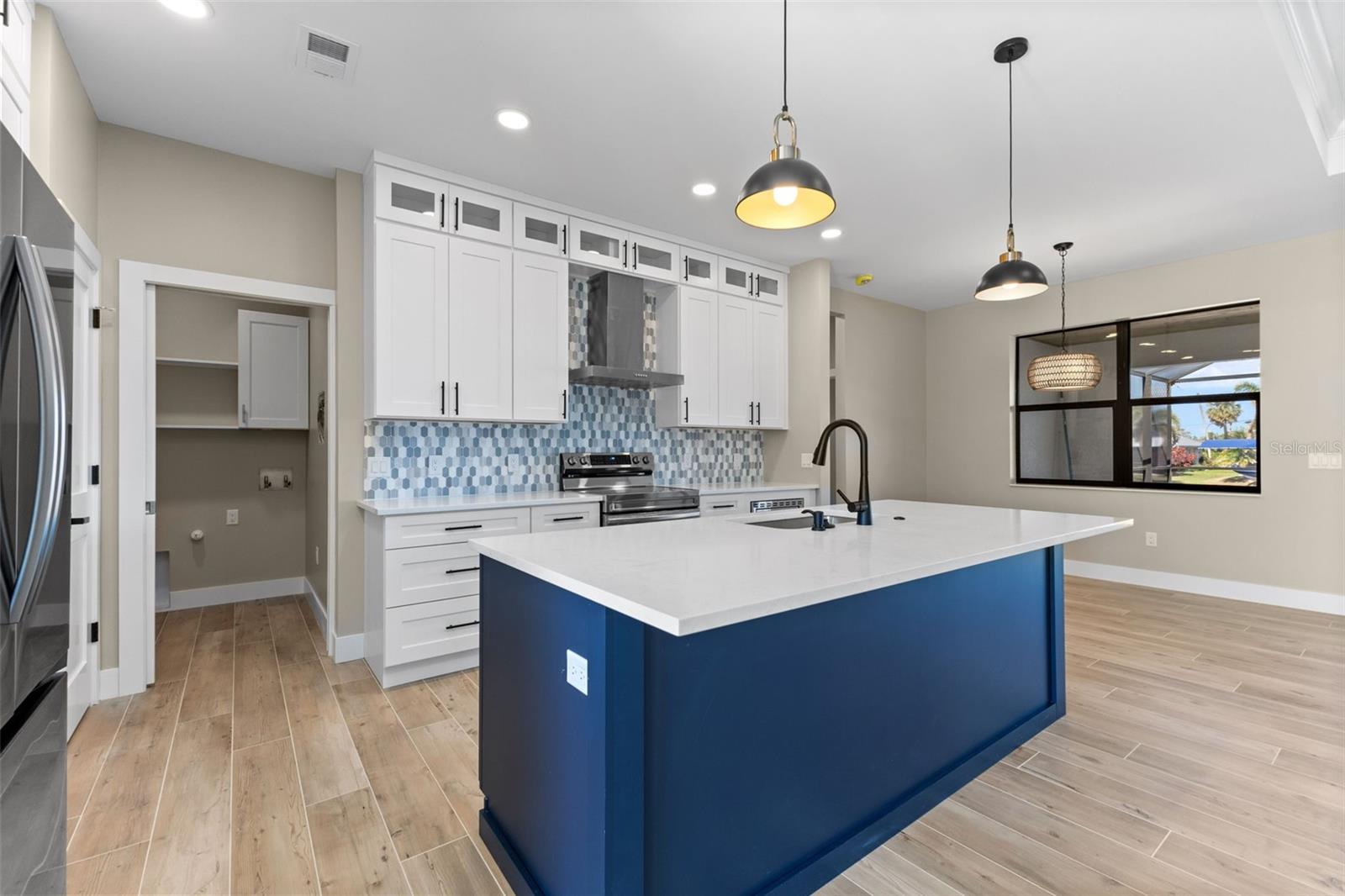 2523 DIXON TER, PORT CHARLOTTE, FL, 33981