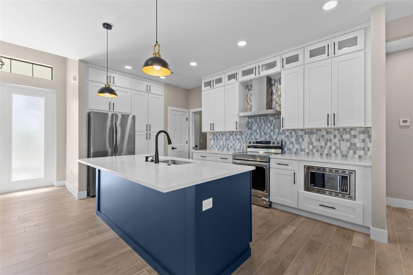 2523 DIXON TER, PORT CHARLOTTE, FL, 33981