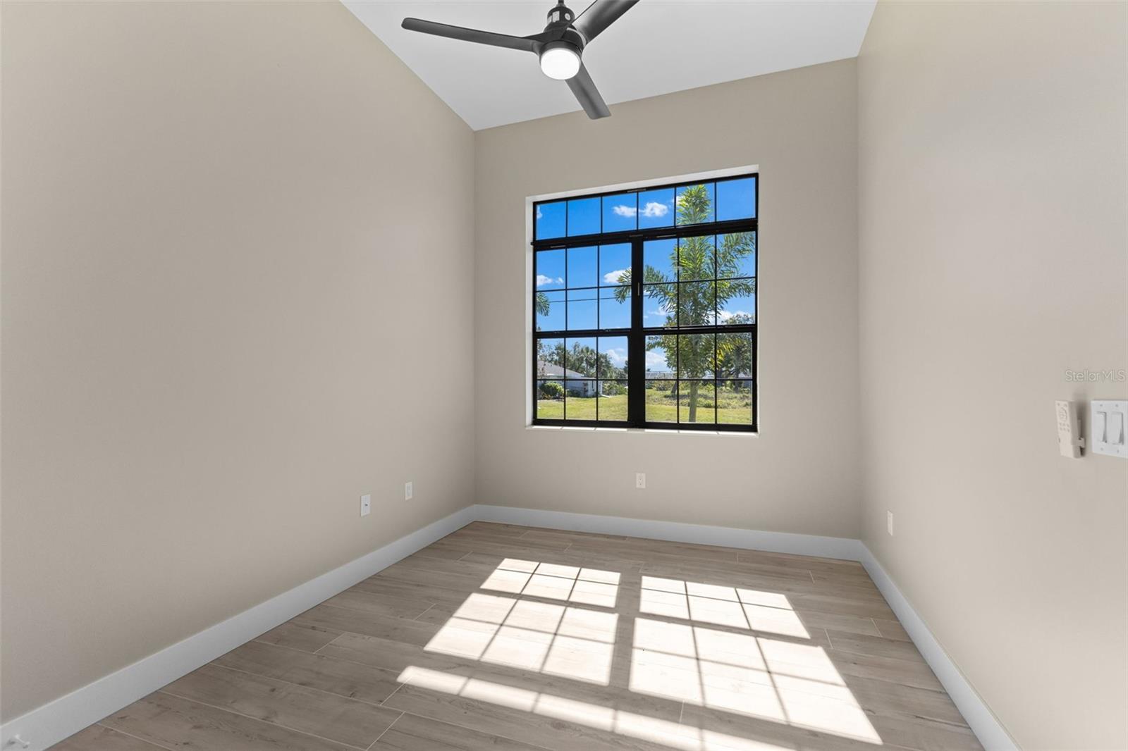 2523 DIXON TER, PORT CHARLOTTE, FL, 33981
