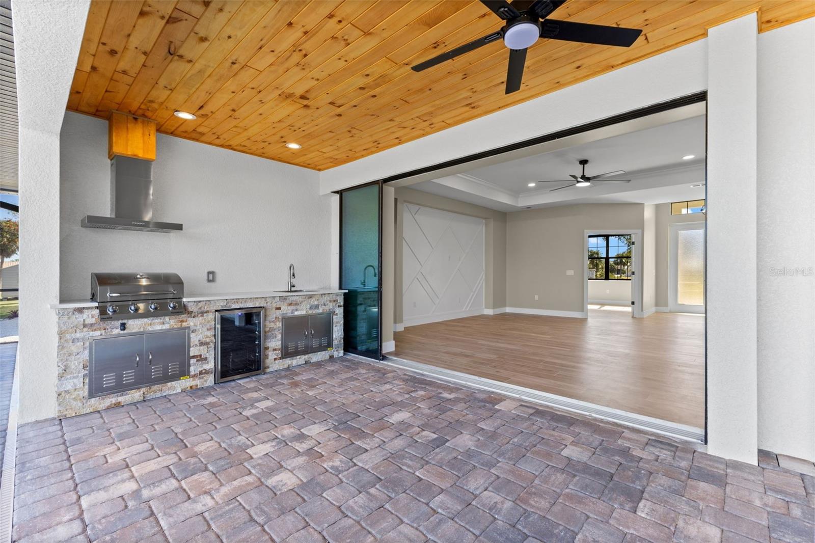 2523 DIXON TER, PORT CHARLOTTE, FL, 33981