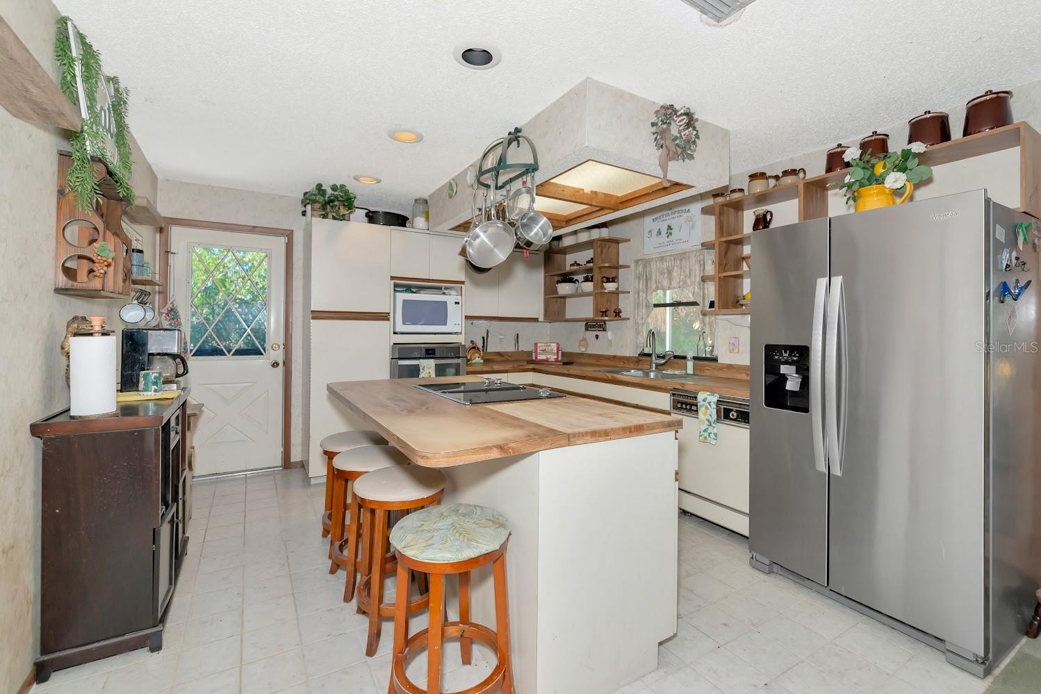 A4645418 Property Photo