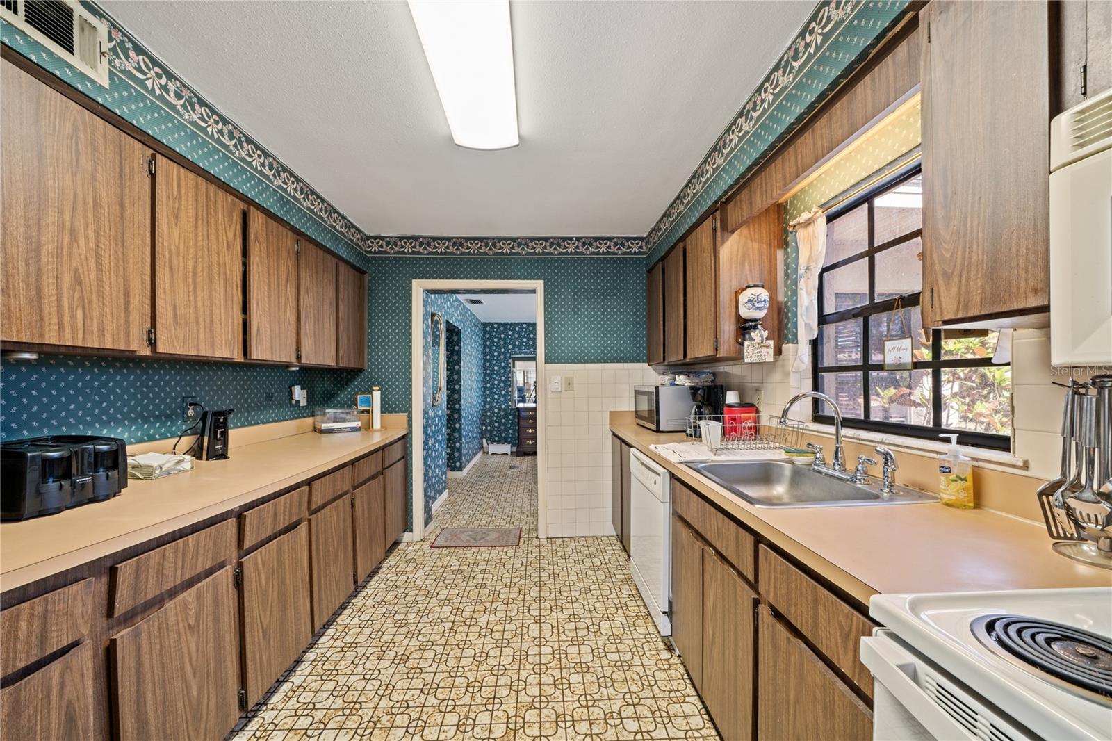 2207 W OHIO AVE, TAMPA, FL, 33607