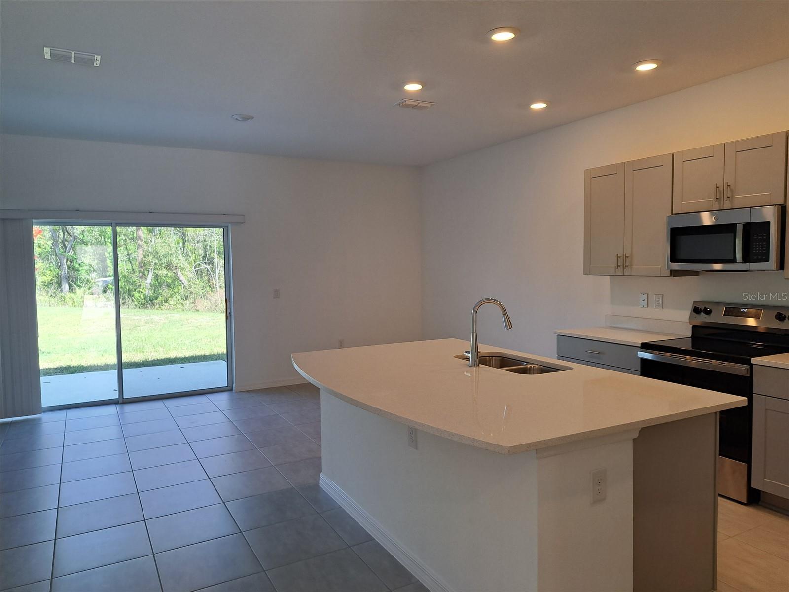 3015 CANARY AV AVE, DAVENPORT, FL, 33837