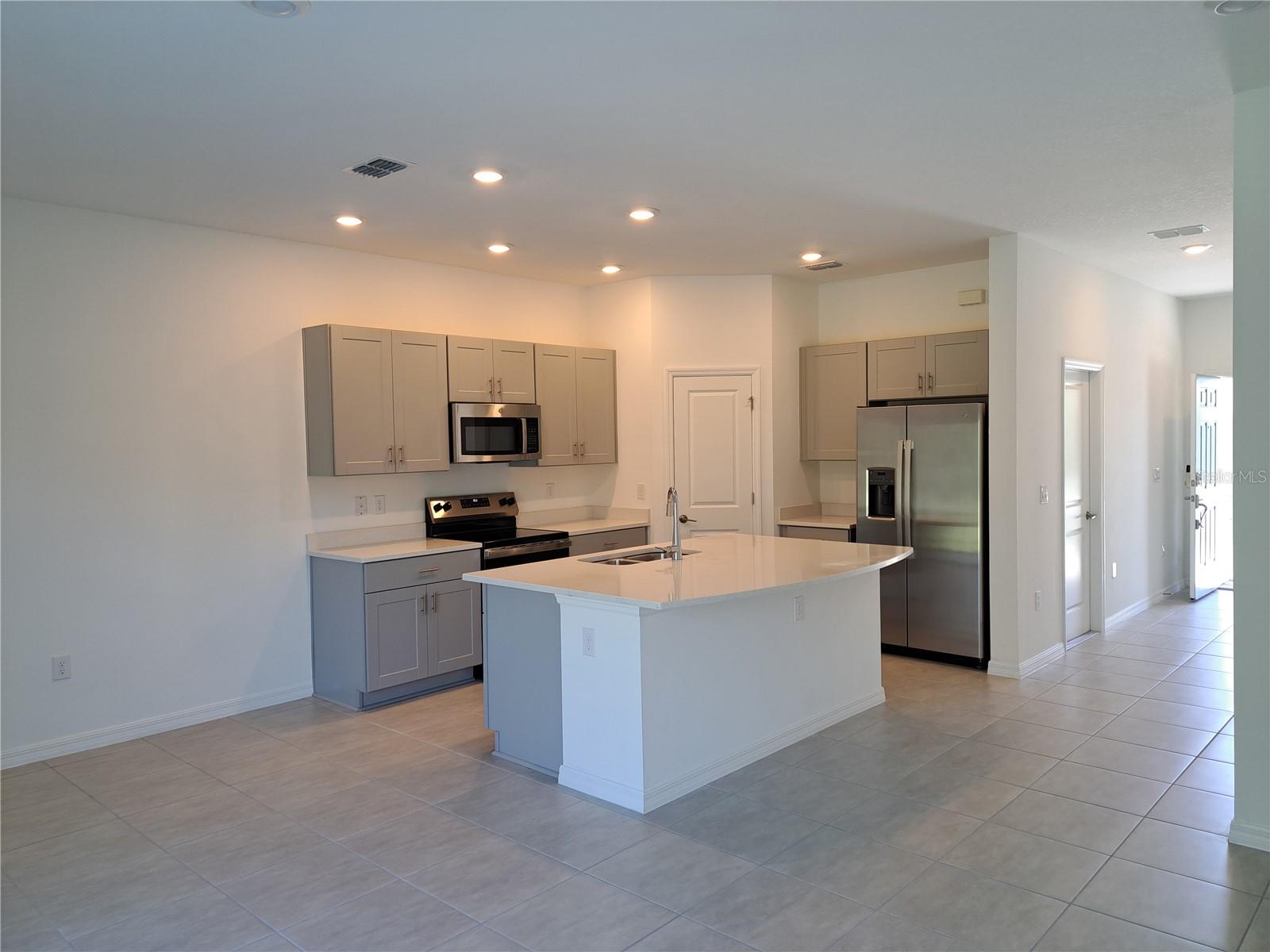 3015 CANARY AV AVE, DAVENPORT, FL, 33837