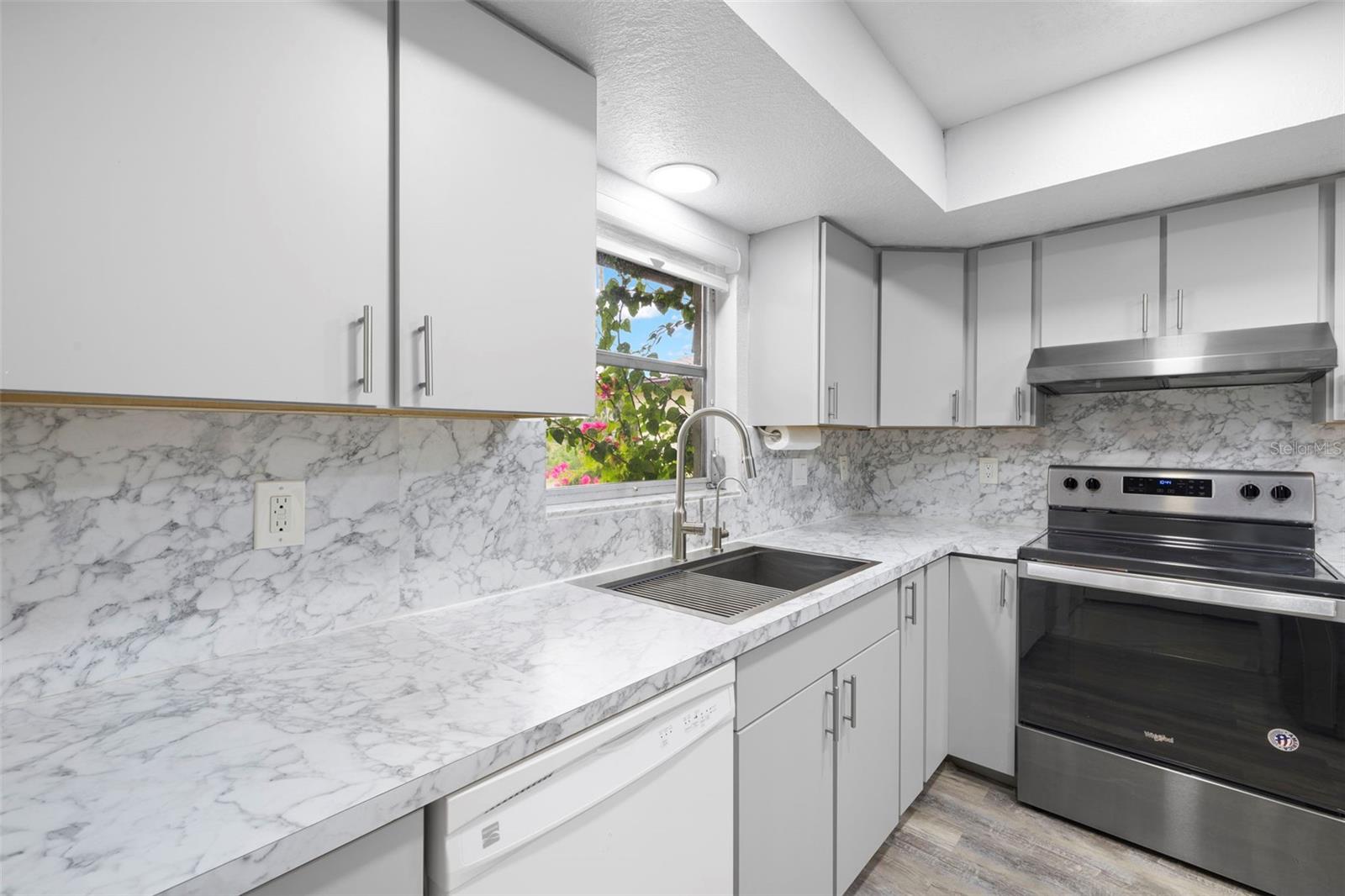 3203 RIVERSIDE DR #B, PUNTA GORDA, FL, 33950