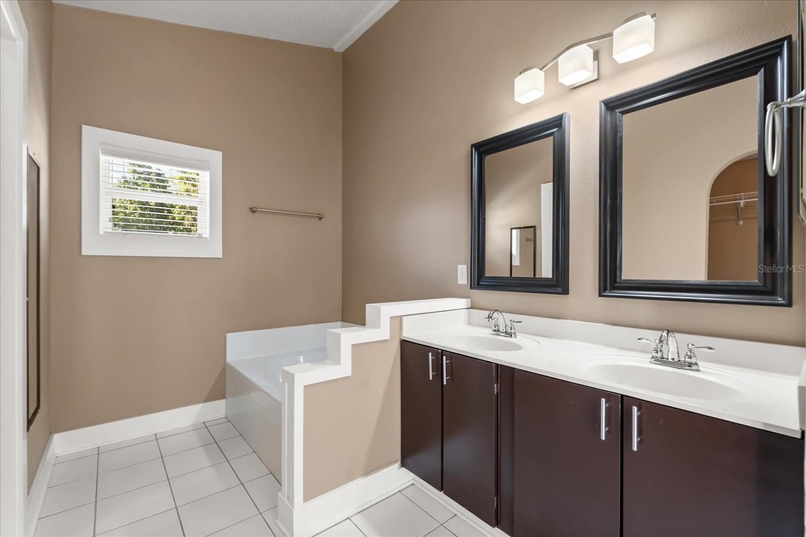 4231 MENDENWOOD LN, ORLANDO, FL, 32826