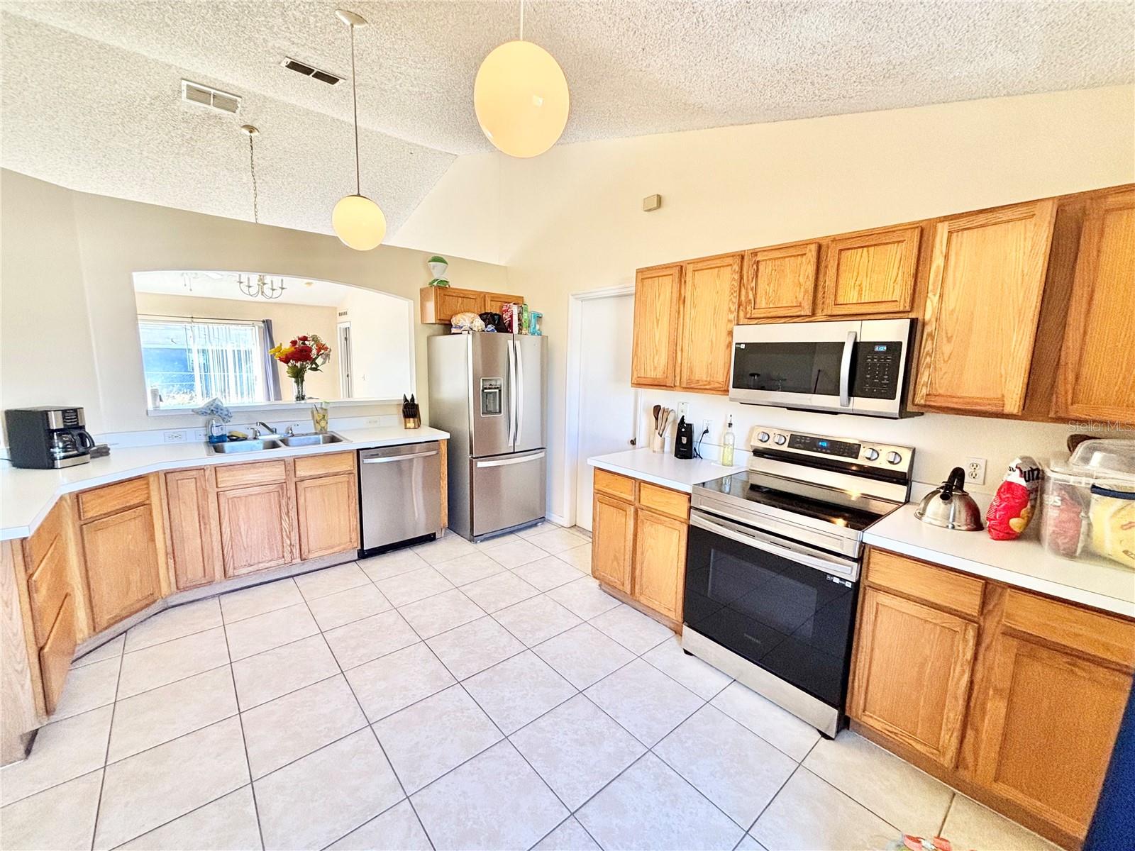 608 ROBIN LN, KISSIMMEE, FL, 34759