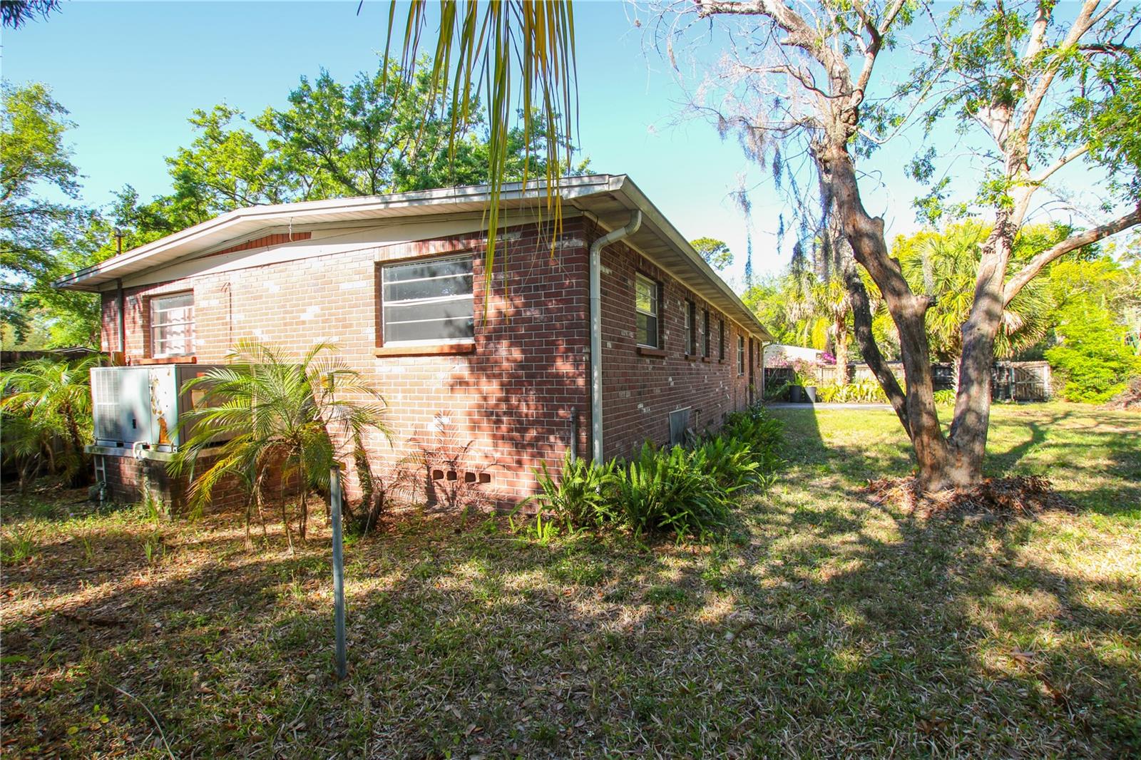 1602 E HENRY AVE, TAMPA, FL, 33610