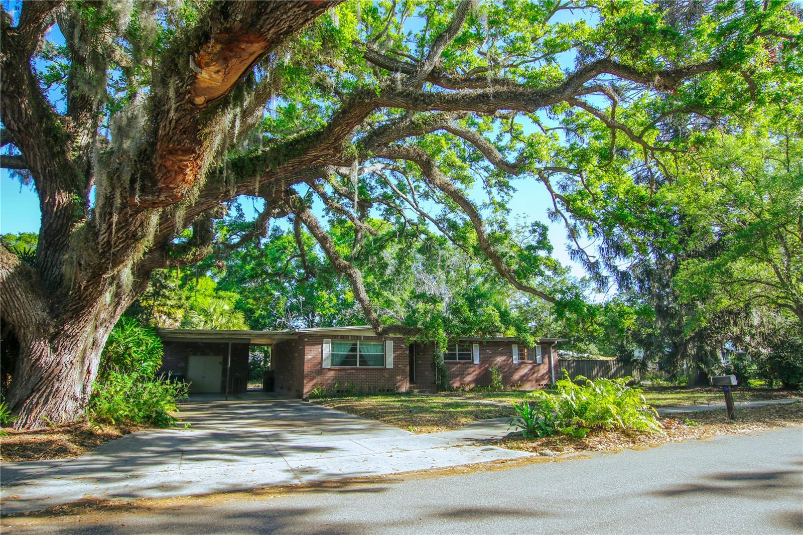 1602 E HENRY AVE, TAMPA, FL, 33610