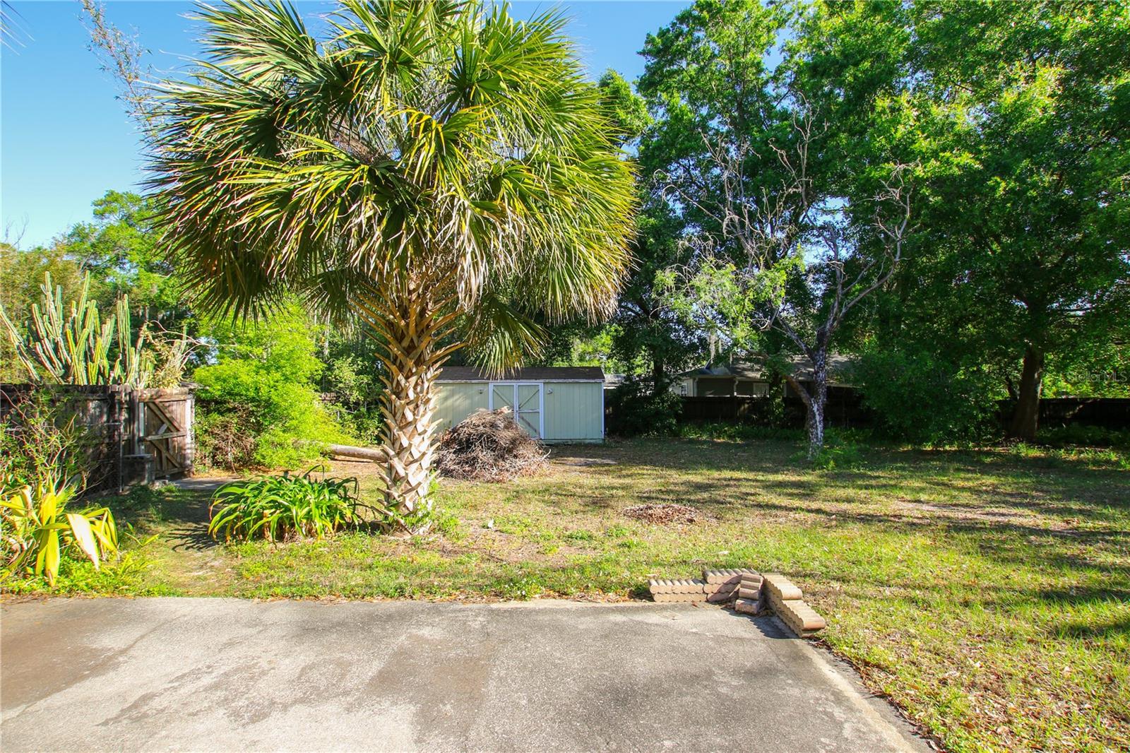 1602 E HENRY AVE, TAMPA, FL, 33610