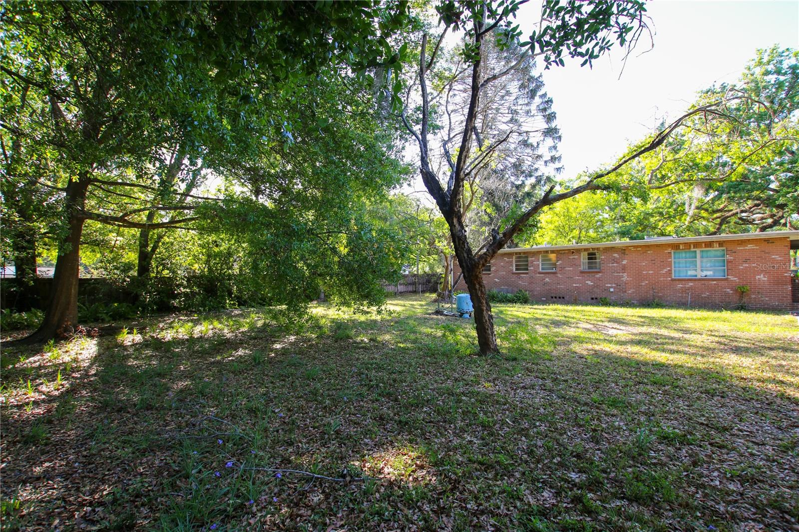 1602 E HENRY AVE, TAMPA, FL, 33610