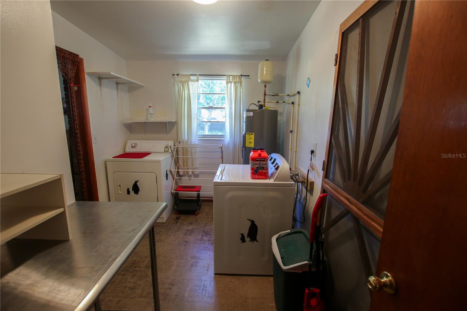 1602 E HENRY AVE, TAMPA, FL, 33610