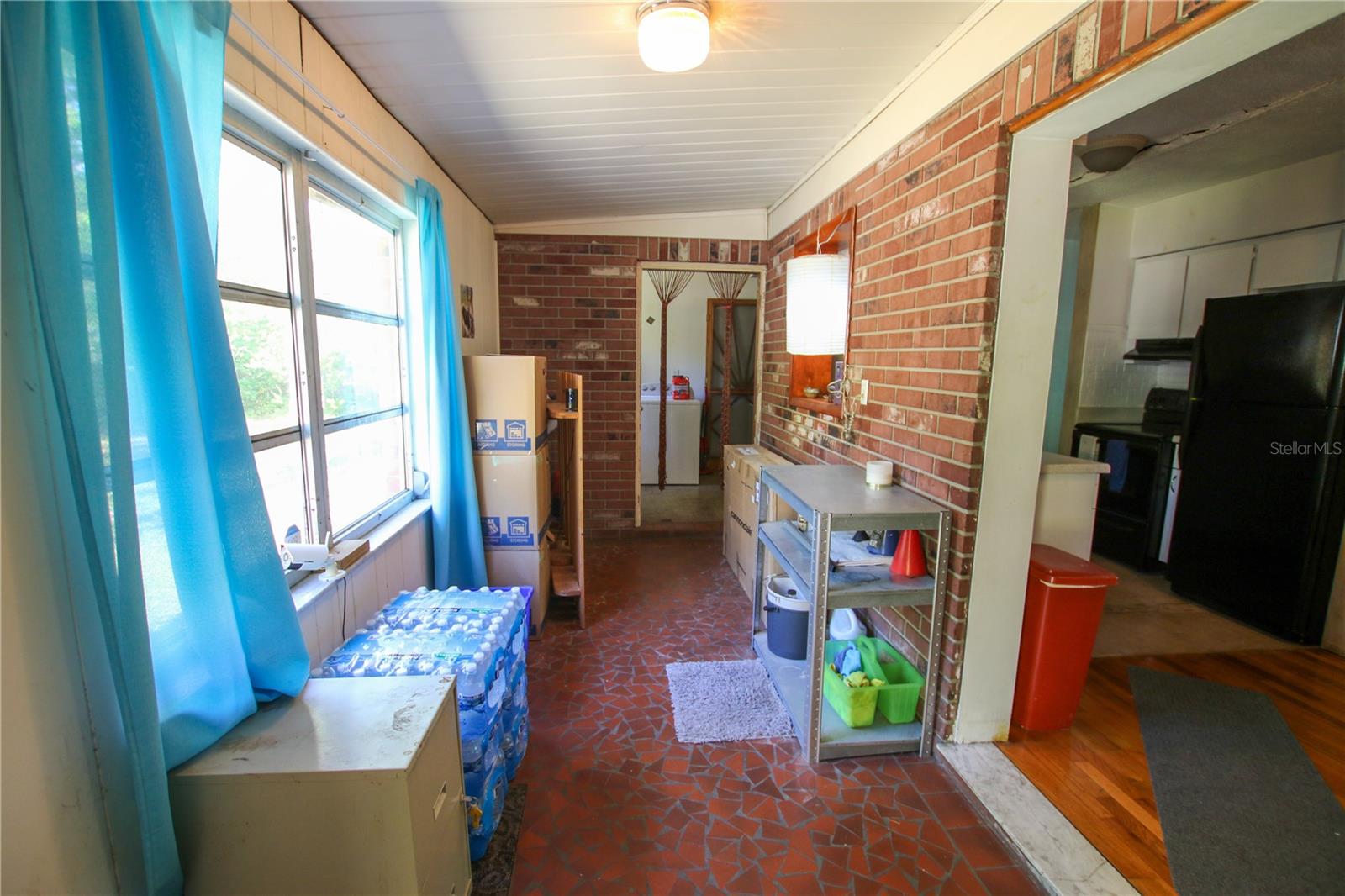 1602 E HENRY AVE, TAMPA, FL, 33610
