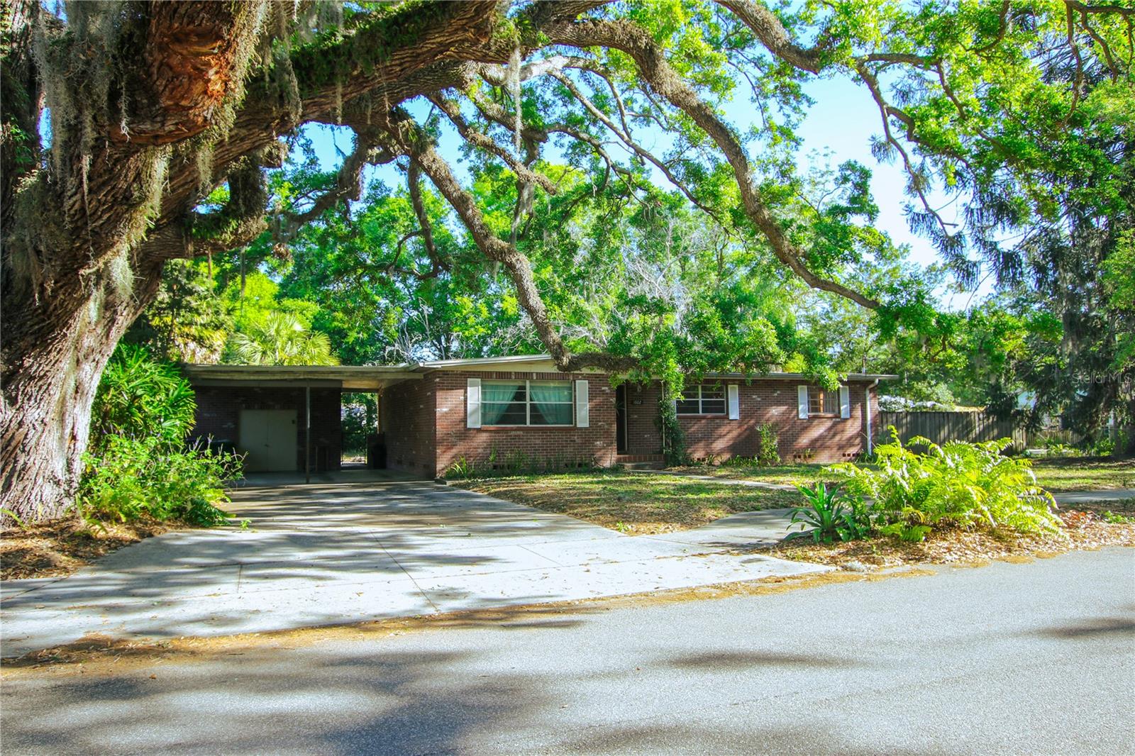 1602 E HENRY AVE, TAMPA, FL, 33610