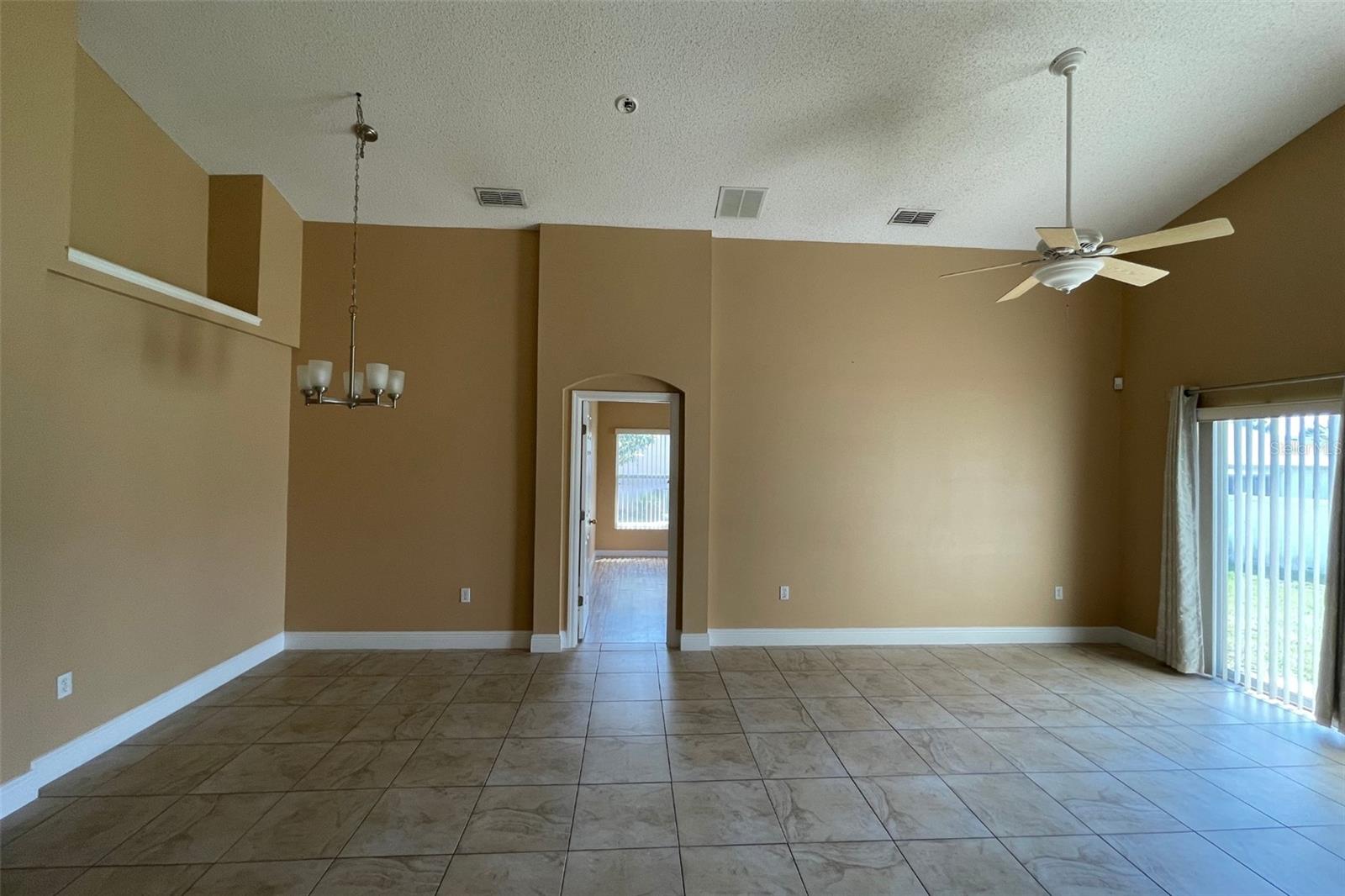 1124 LIBERTY HALL DR, KISSIMMEE, FL, 34746
