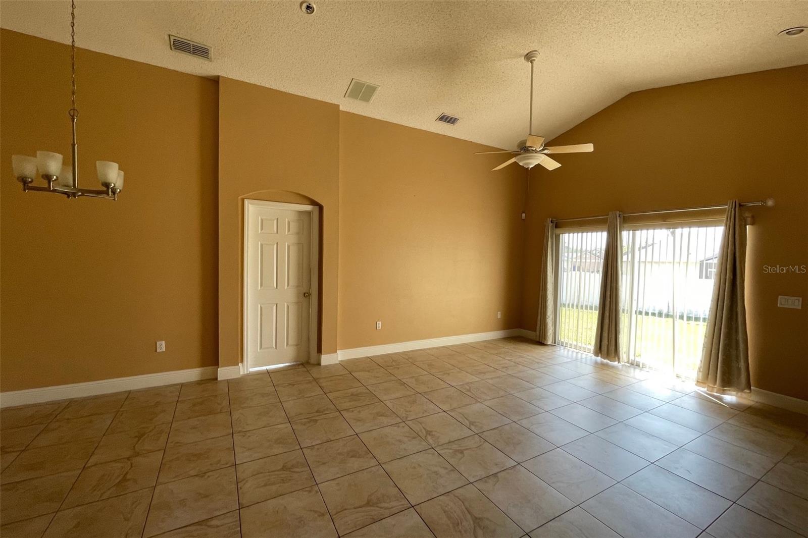 1124 LIBERTY HALL DR, KISSIMMEE, FL, 34746
