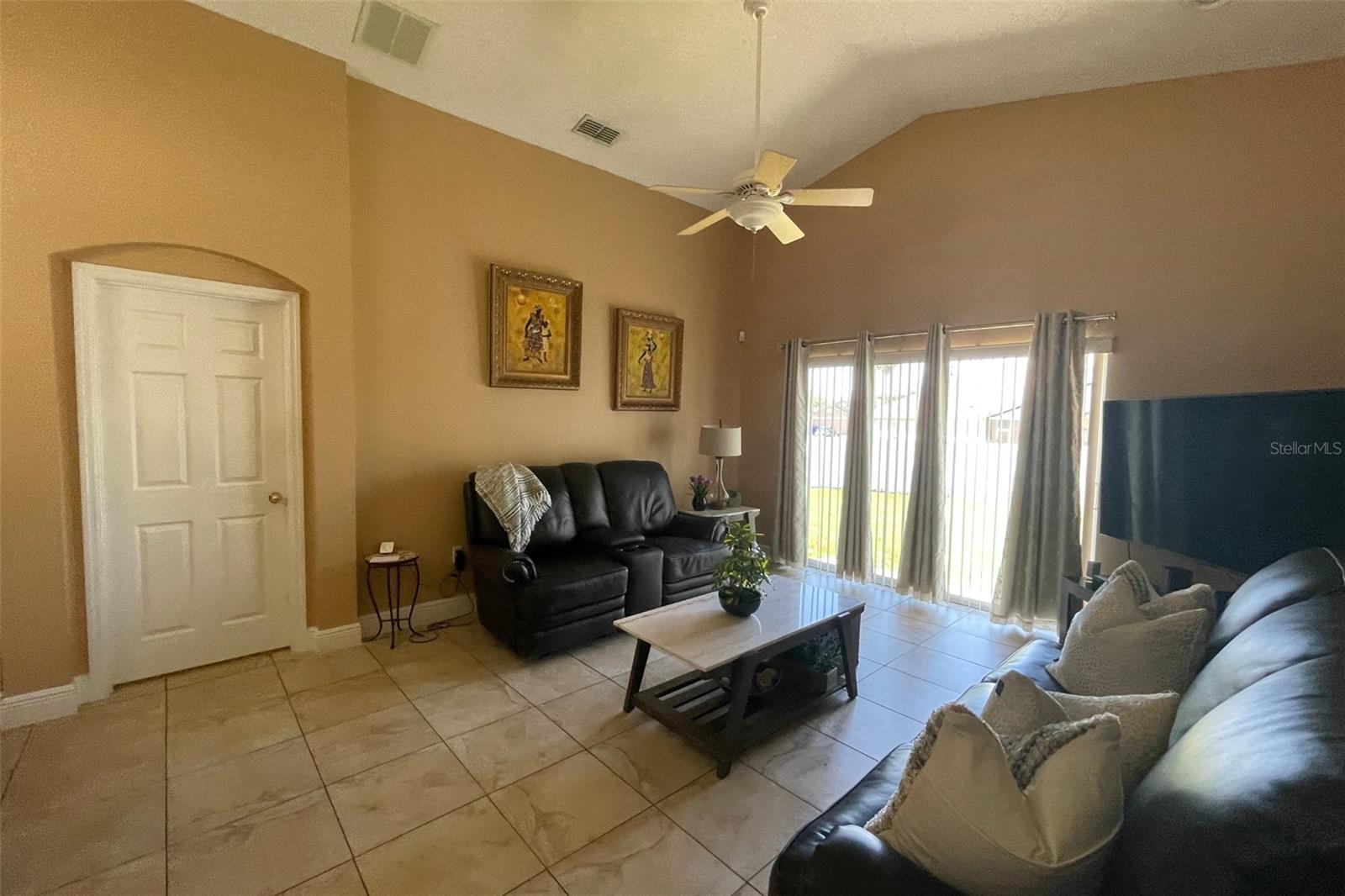 1124 LIBERTY HALL DR, KISSIMMEE, FL, 34746