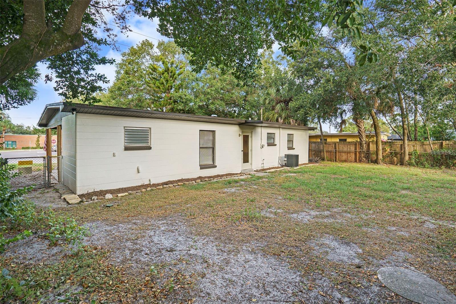 10111 N OLA AVE, TAMPA, FL, 33612