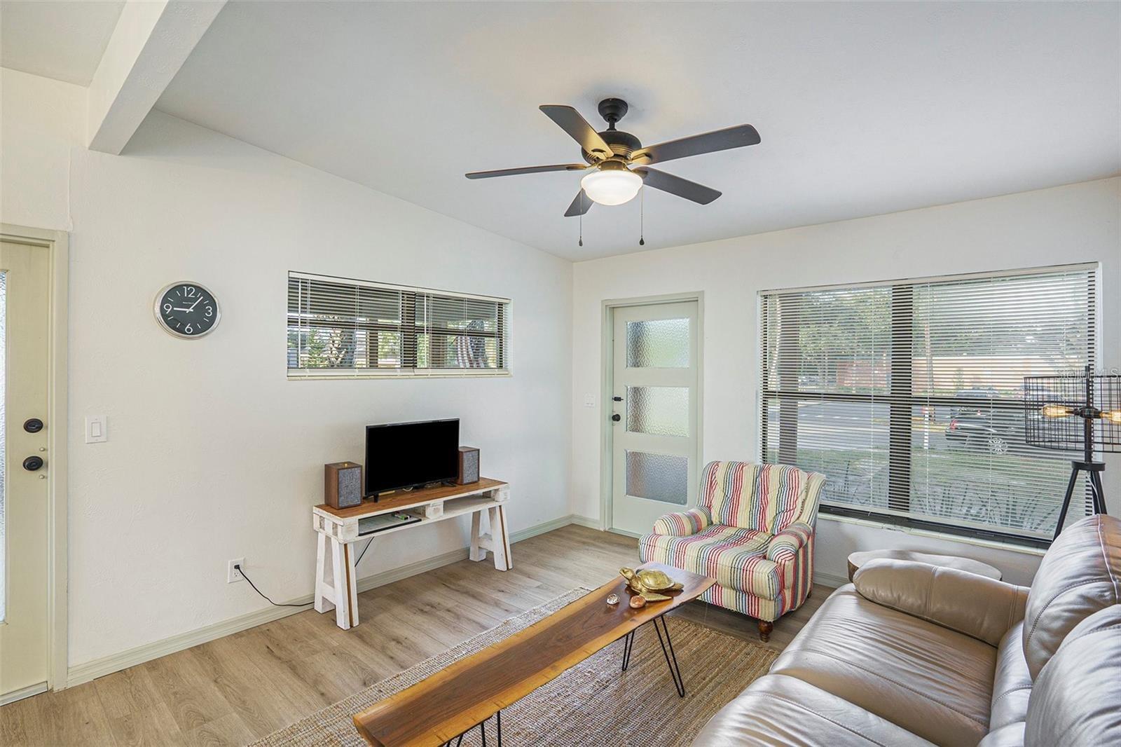 10111 N OLA AVE, TAMPA, FL, 33612
