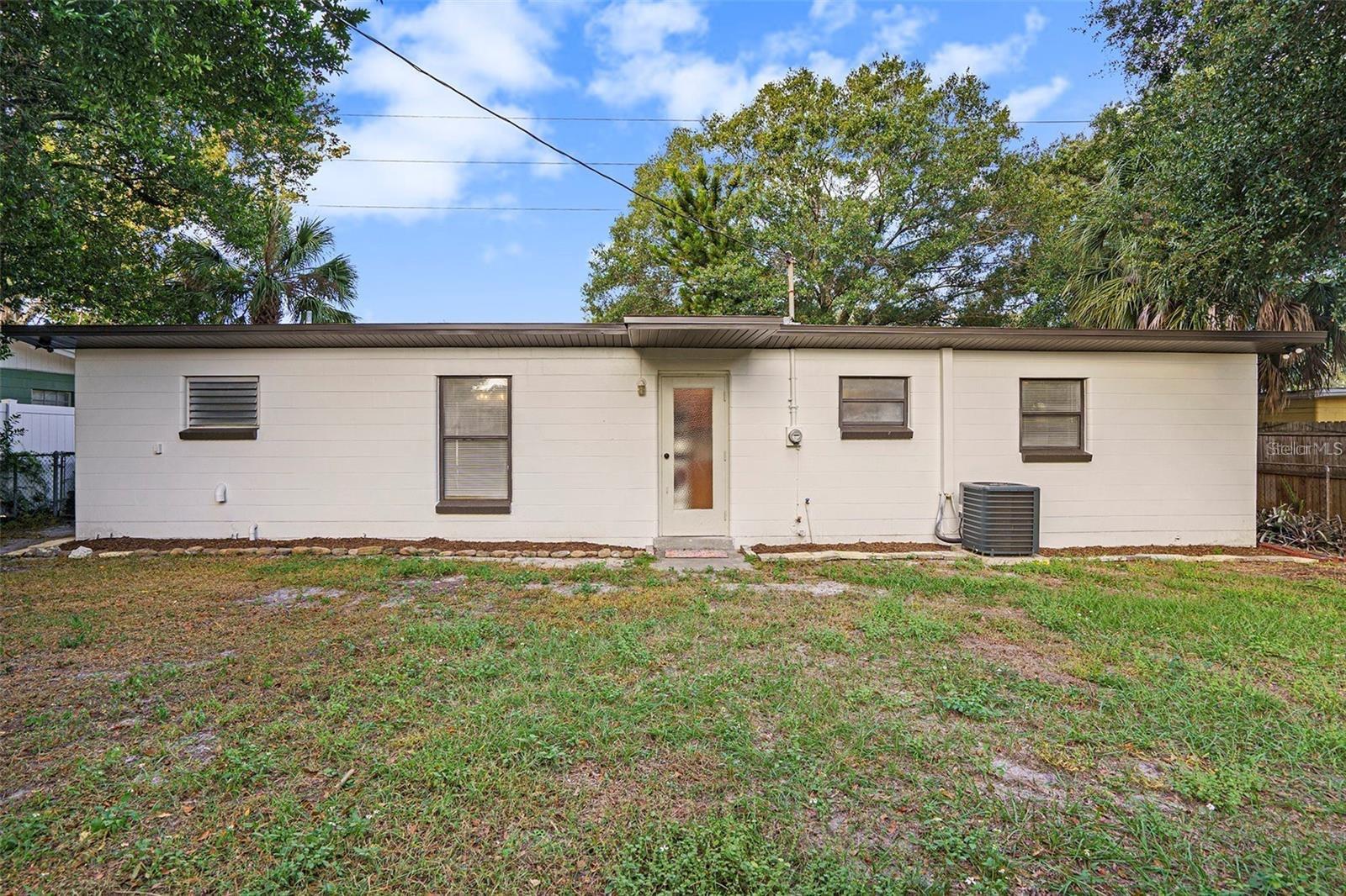 10111 N OLA AVE, TAMPA, FL, 33612