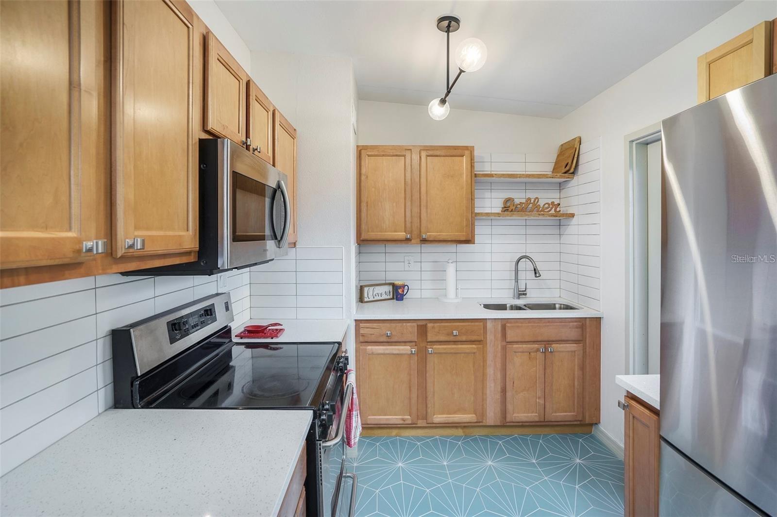 10111 N OLA AVE, TAMPA, FL, 33612