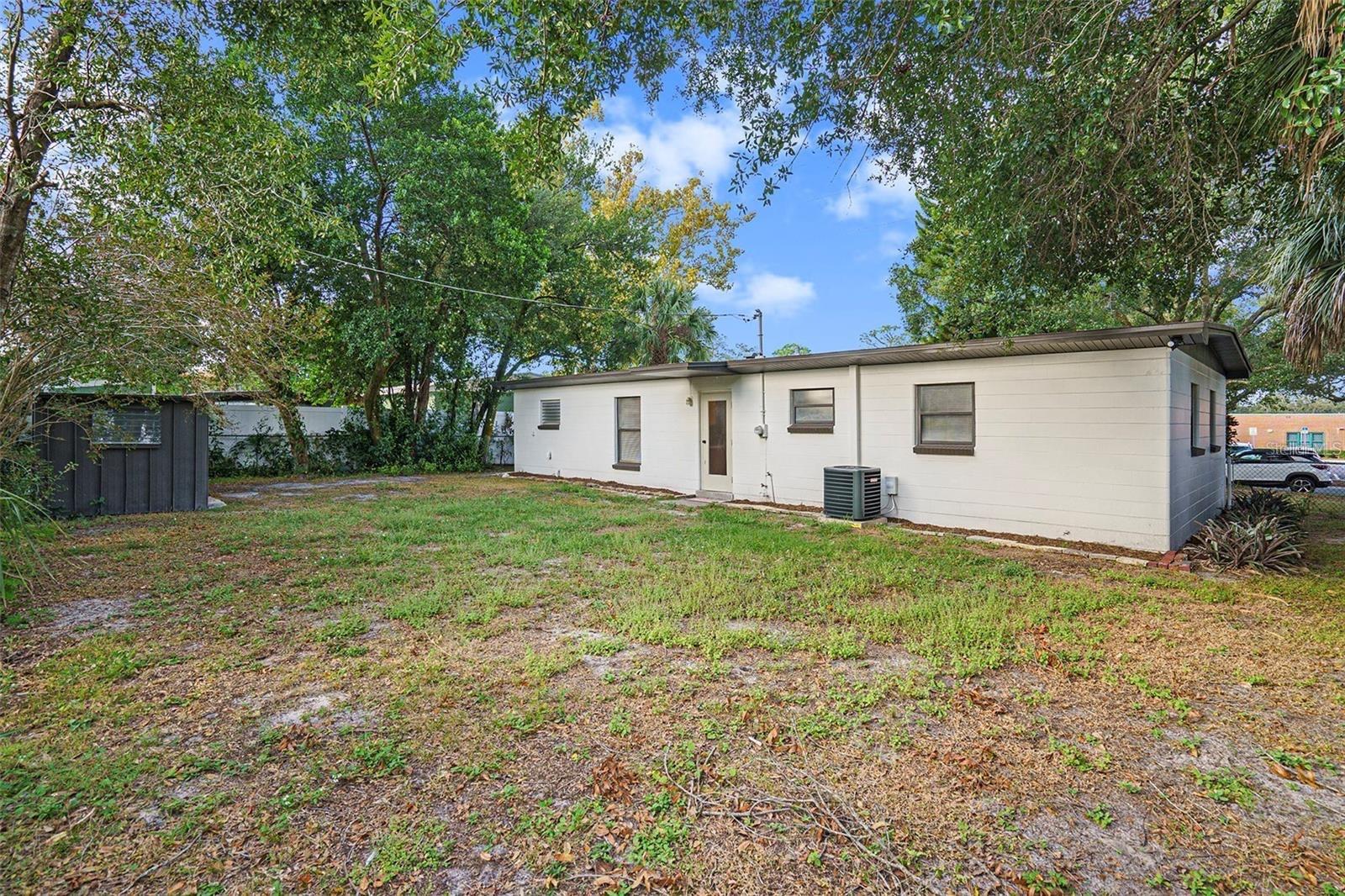 10111 N OLA AVE, TAMPA, FL, 33612