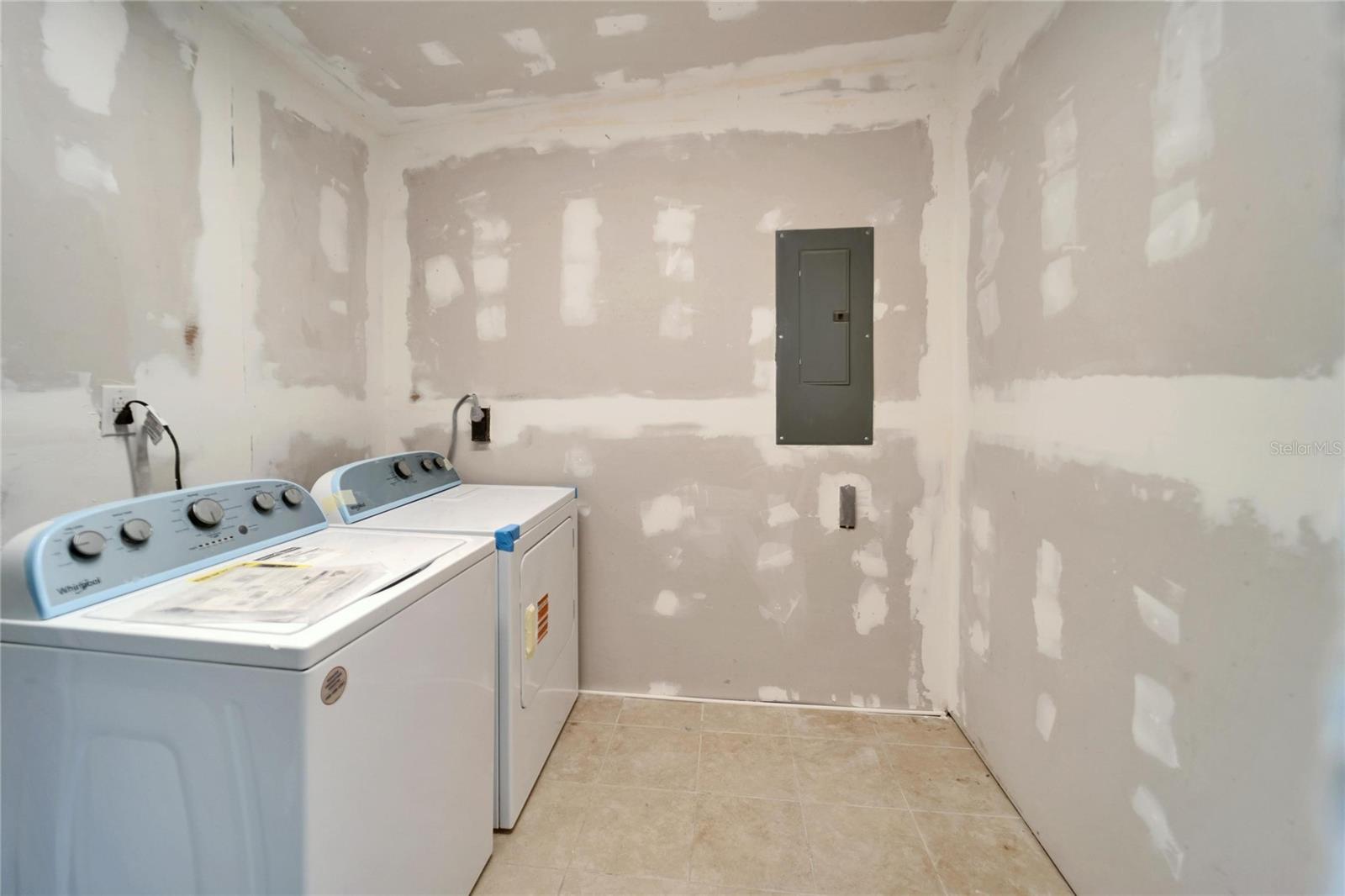 513 E LANGFORD DR, PLANT CITY, FL, 33563