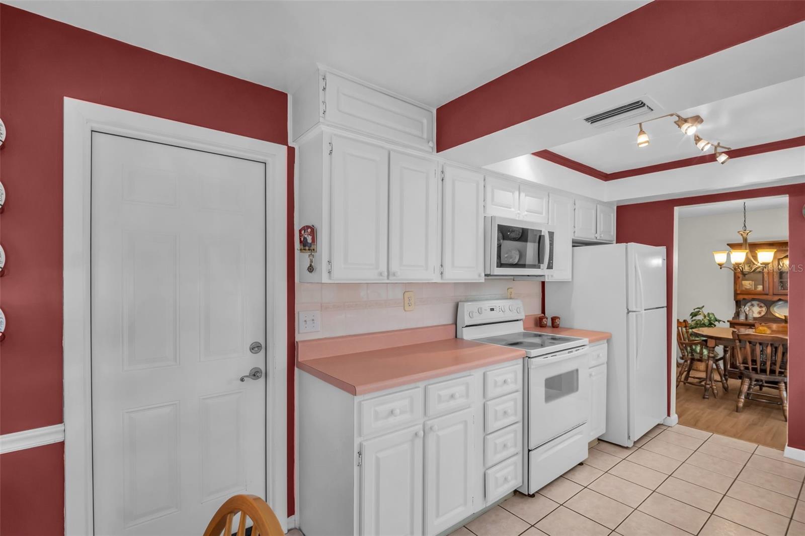 9082 141ST ST, SEMINOLE, FL, 33776